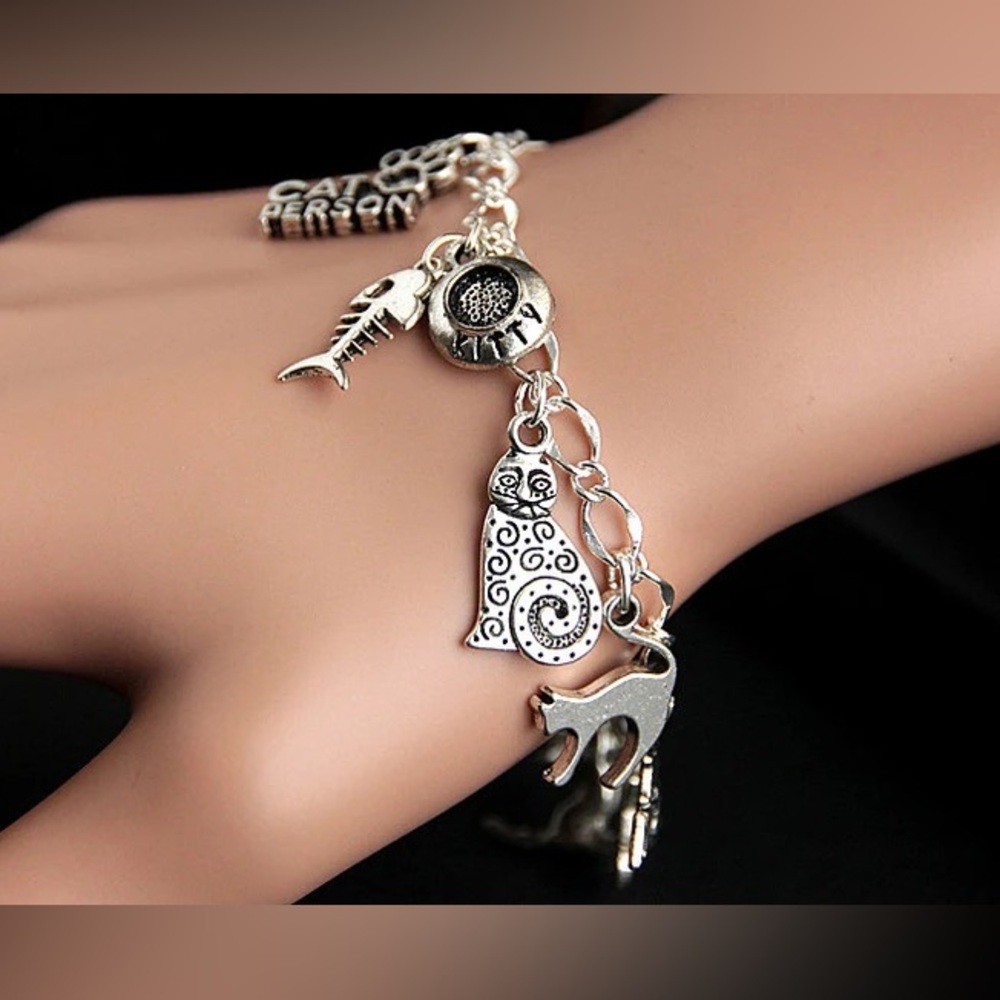 A.B. 7️⃣Charms✨